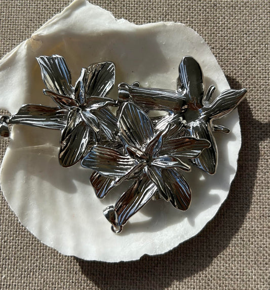 silver lily pendant